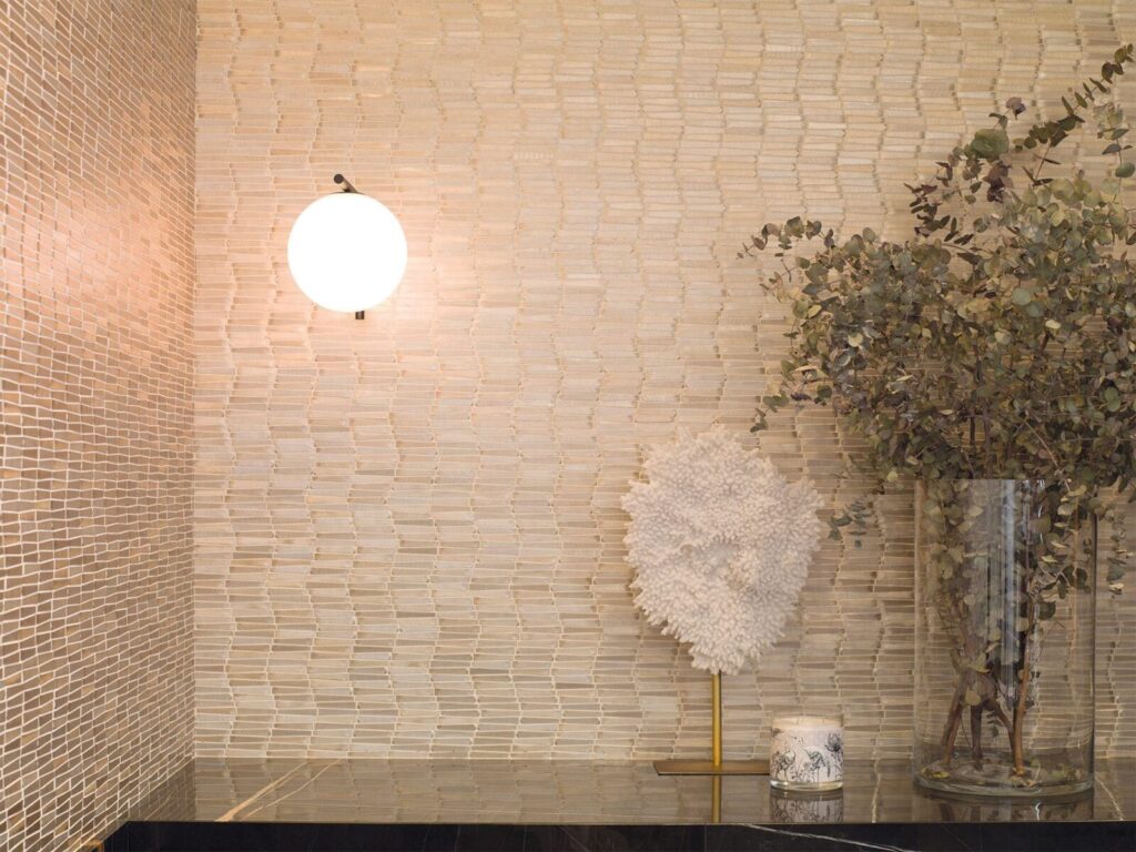 Gravity Aluminium Wave Gold 12X11 wall sample