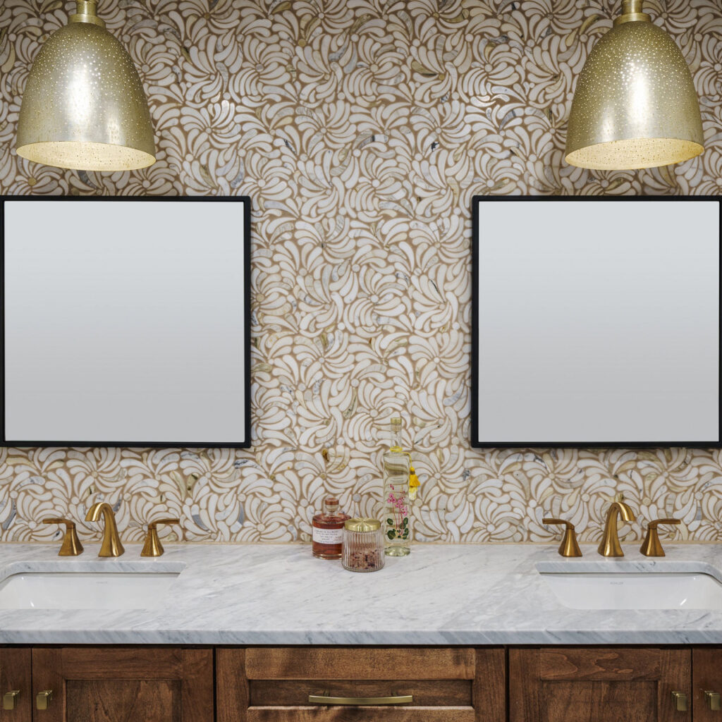 Lavaliere Calacatta Gold Windblown wall sample bathroom