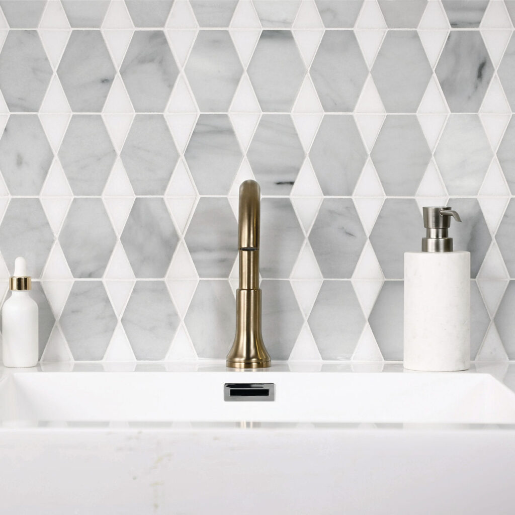 Saran White & Thassos Reverse wall sample