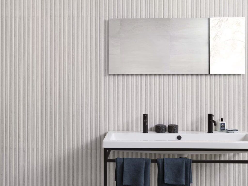 Butan 18 X 47 Spiga wall sample bathroom