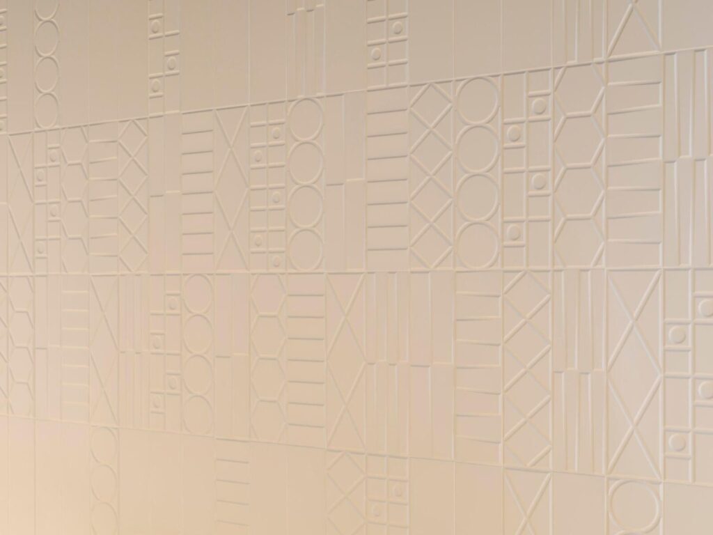 Geo 5 x 17 beige deco wall sample close up