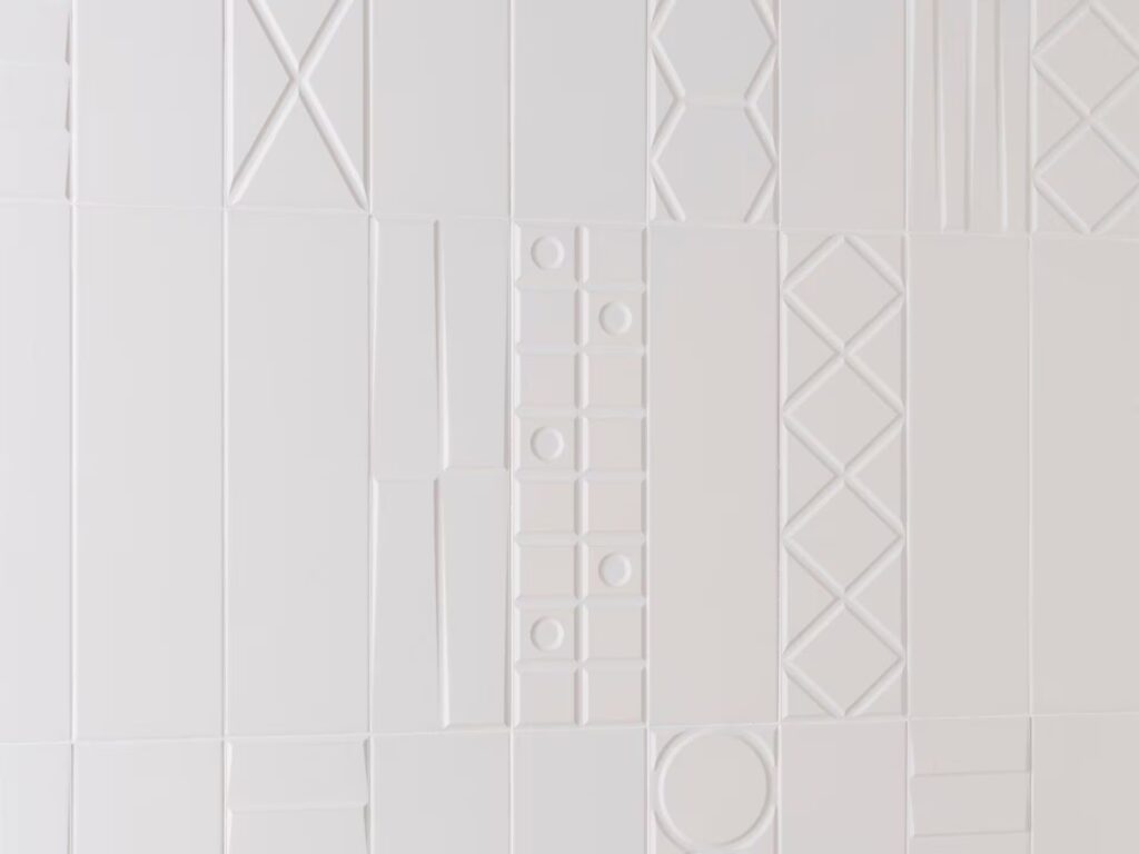 Geo 5 x 17 white deco close up
