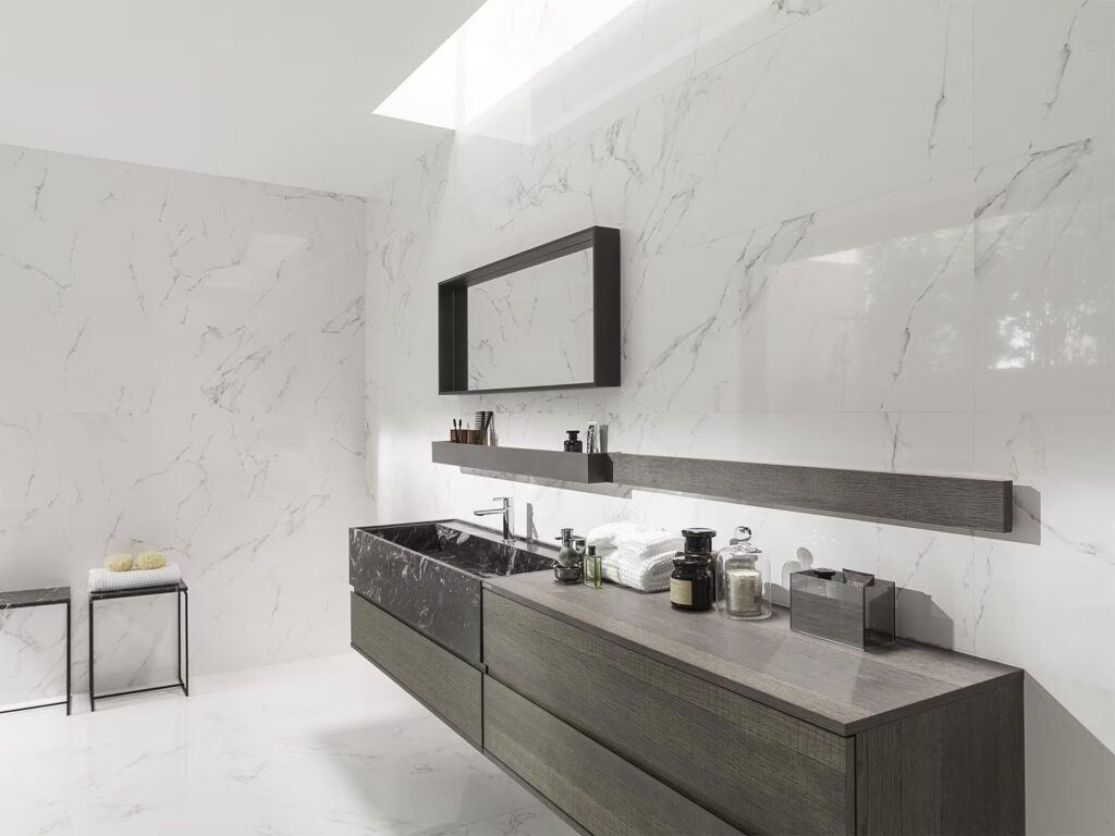 Marmol Carrara Blanco 18X47 bathroom sample 2