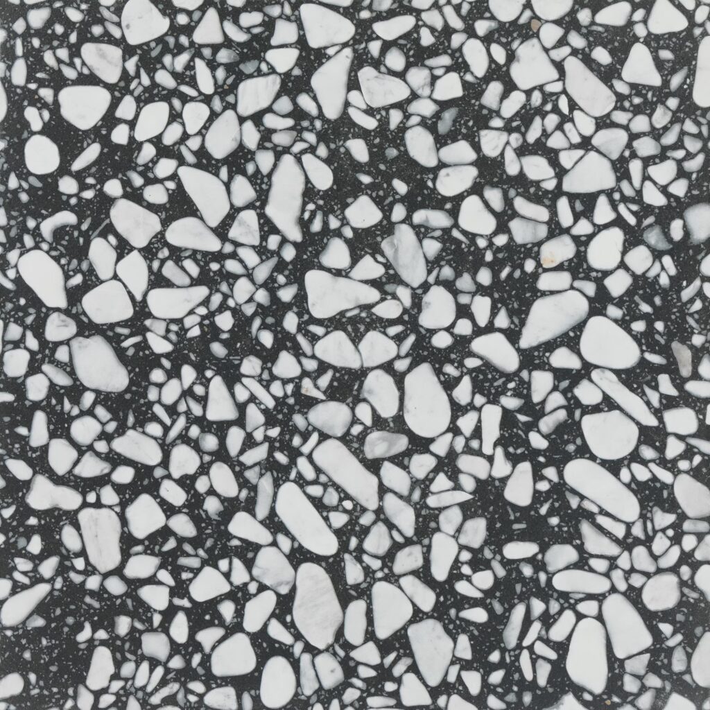 Outlander 24 x 24 Grande Design Onyx