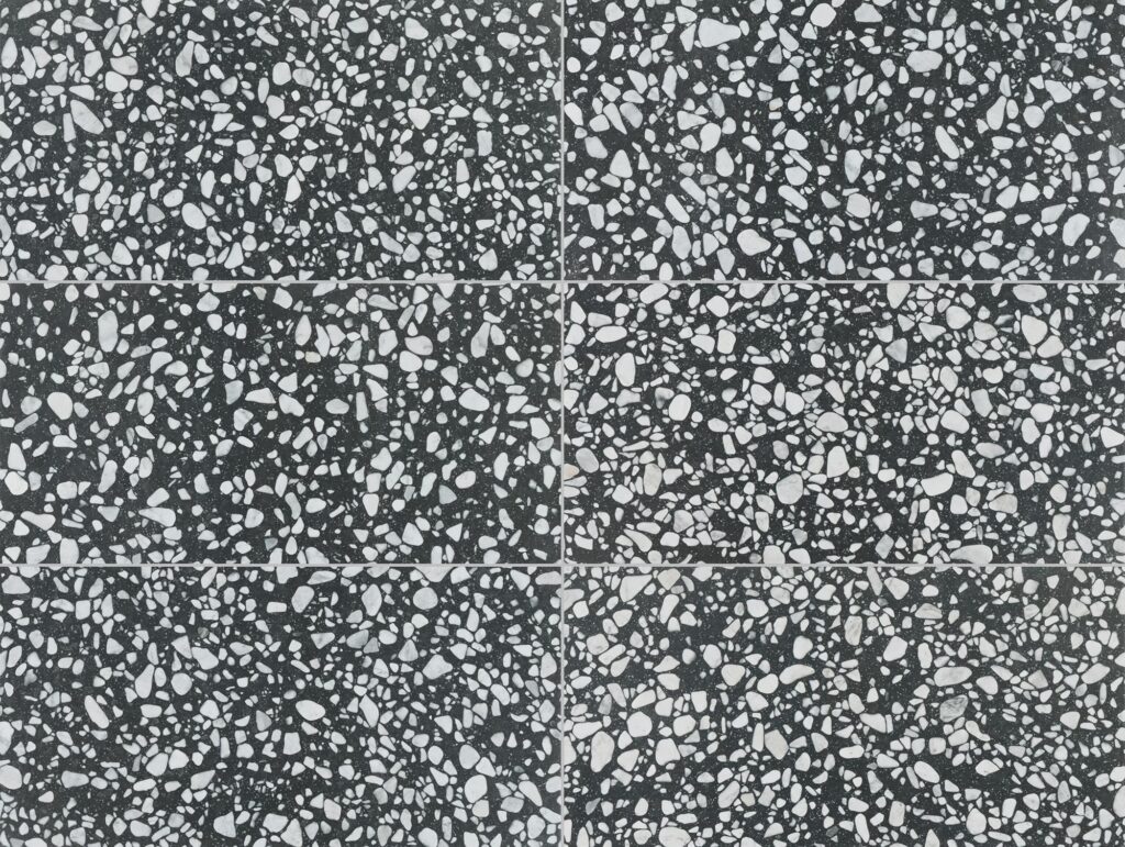 Outlander 24 x 48 Medio Design Onyx