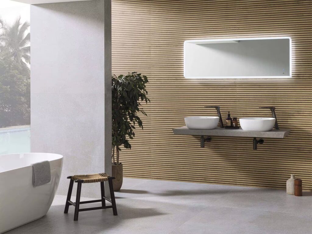 Liston Madera Roble 18X47 bathroom wall sample