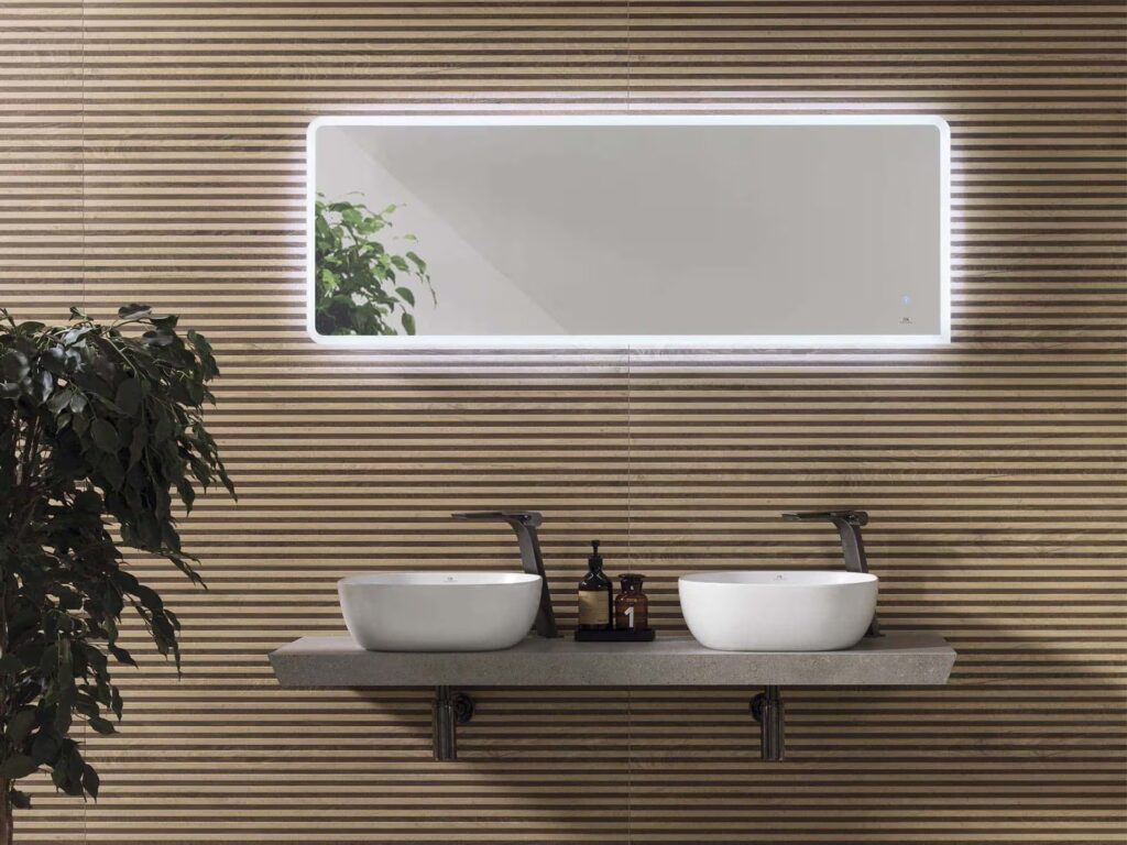 Liston Madera Roble 18X47 bathroom wall sample 2