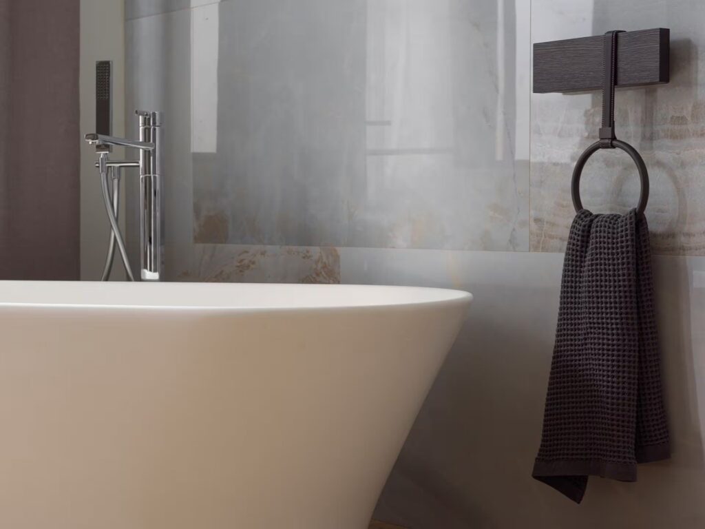 Sochi Blanco Polished 23X47 bathroom wall sample