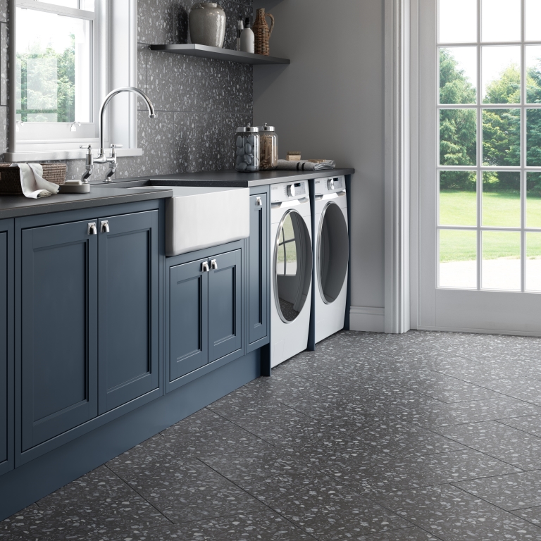 FRAGMENTO 12X24 BLACK LRG Roomscene03