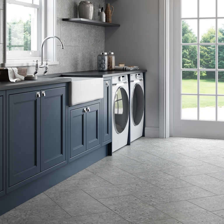 FRAGMENTO 12X24 SILVER LRG Roomscene02