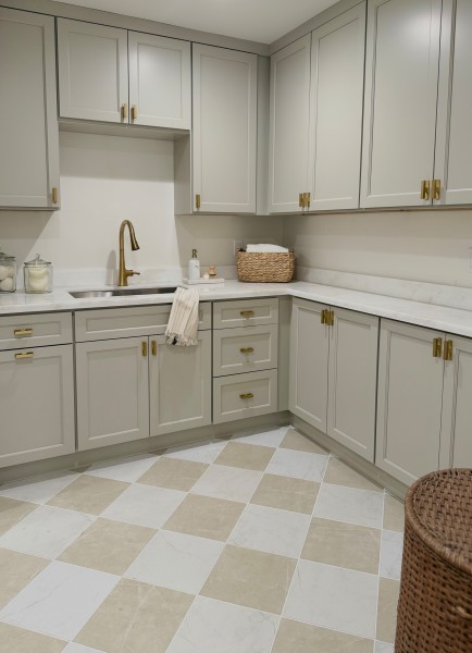 STERLINA II IVORY MATTE 12X12-POR floor sample 2