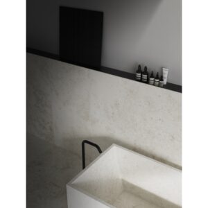 SILQUE 24X47 Ice M:HN Roomscene01