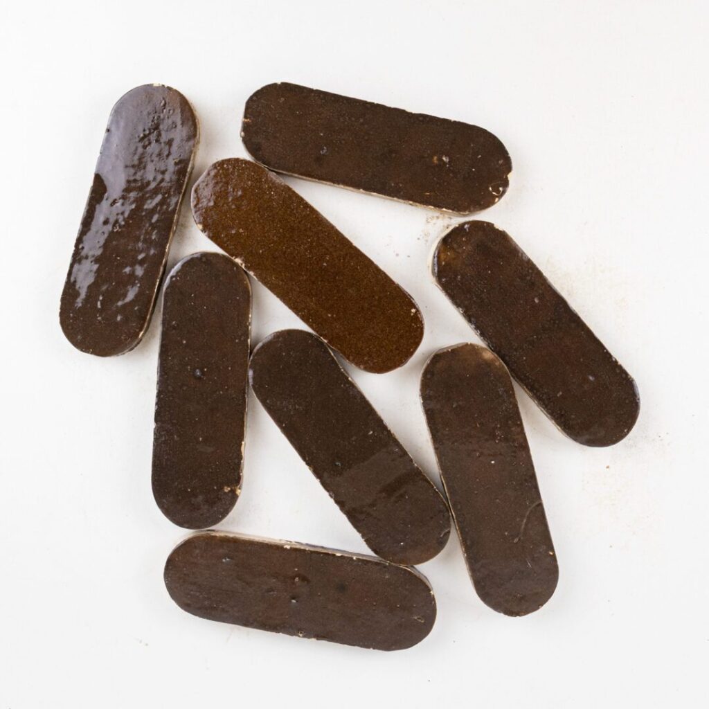 Expresso-Noire-Ovals-view2