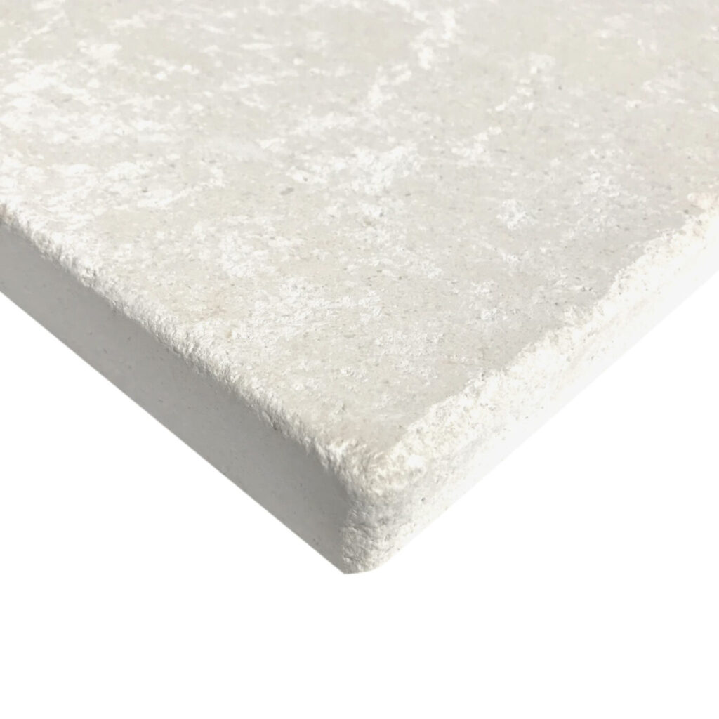 Central Park Limestone Paver Tumbled 16x24x3 cm close up corner