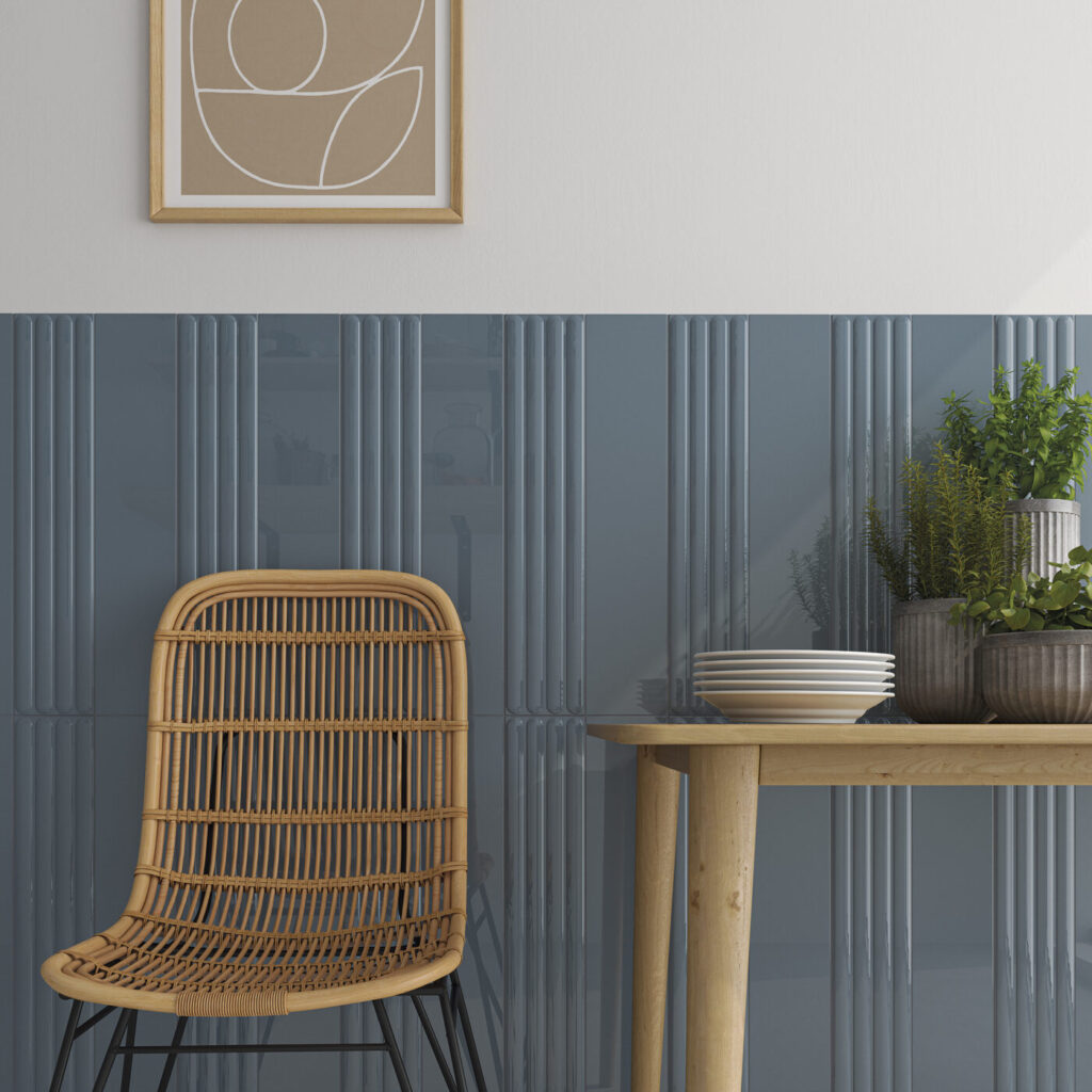 Plinto 4.2” x 21.3” blue gloss wall sample